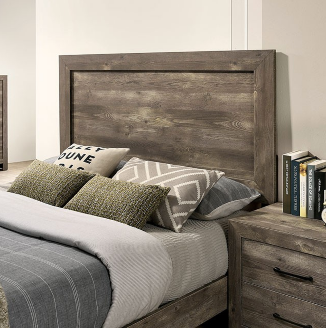 Chamberlan 4 PC King Size Rustic Wood Bedroom Set