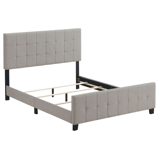 Cama Queen tapizada Fairfield con paneles en beige