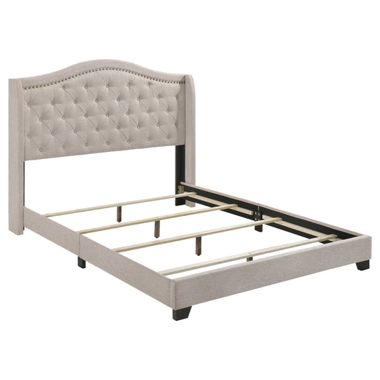 Cama Sonoma tapizada con respaldo alto en beige