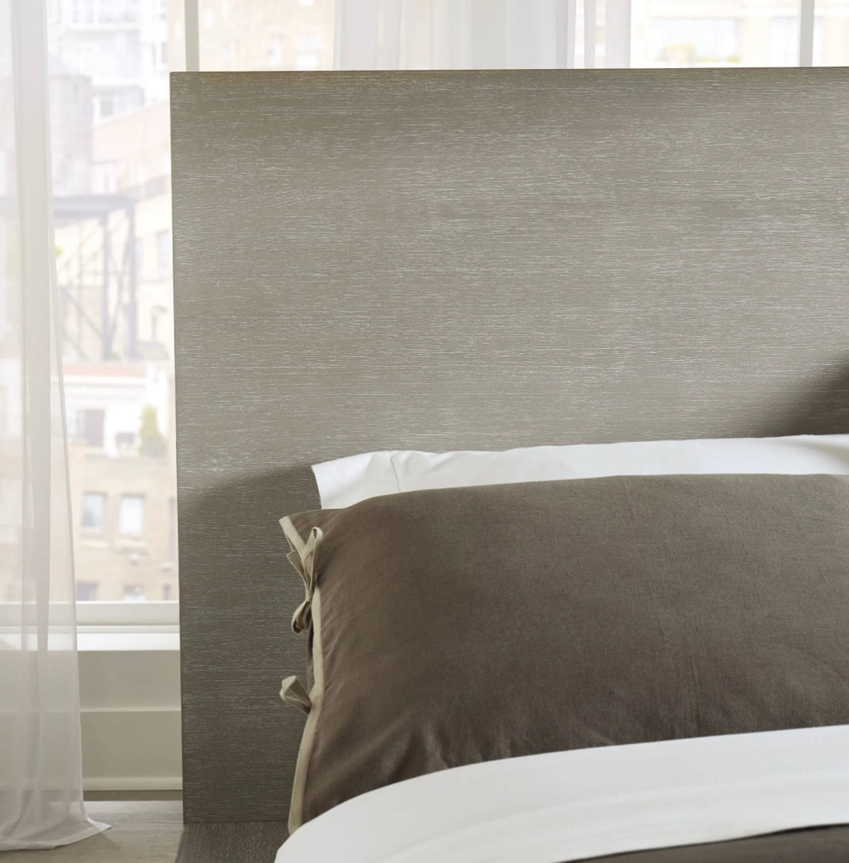 Triade Wood Platform Bed Frame — detail