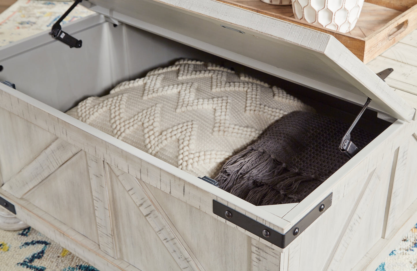 Mesa de cóctel Carynhurst con almacenamiento