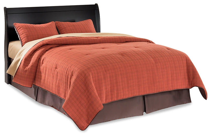 Cabecera de cama estilo trineo Queen Huey Vineyard con tocador con espejo, cómoda y mesita de noche