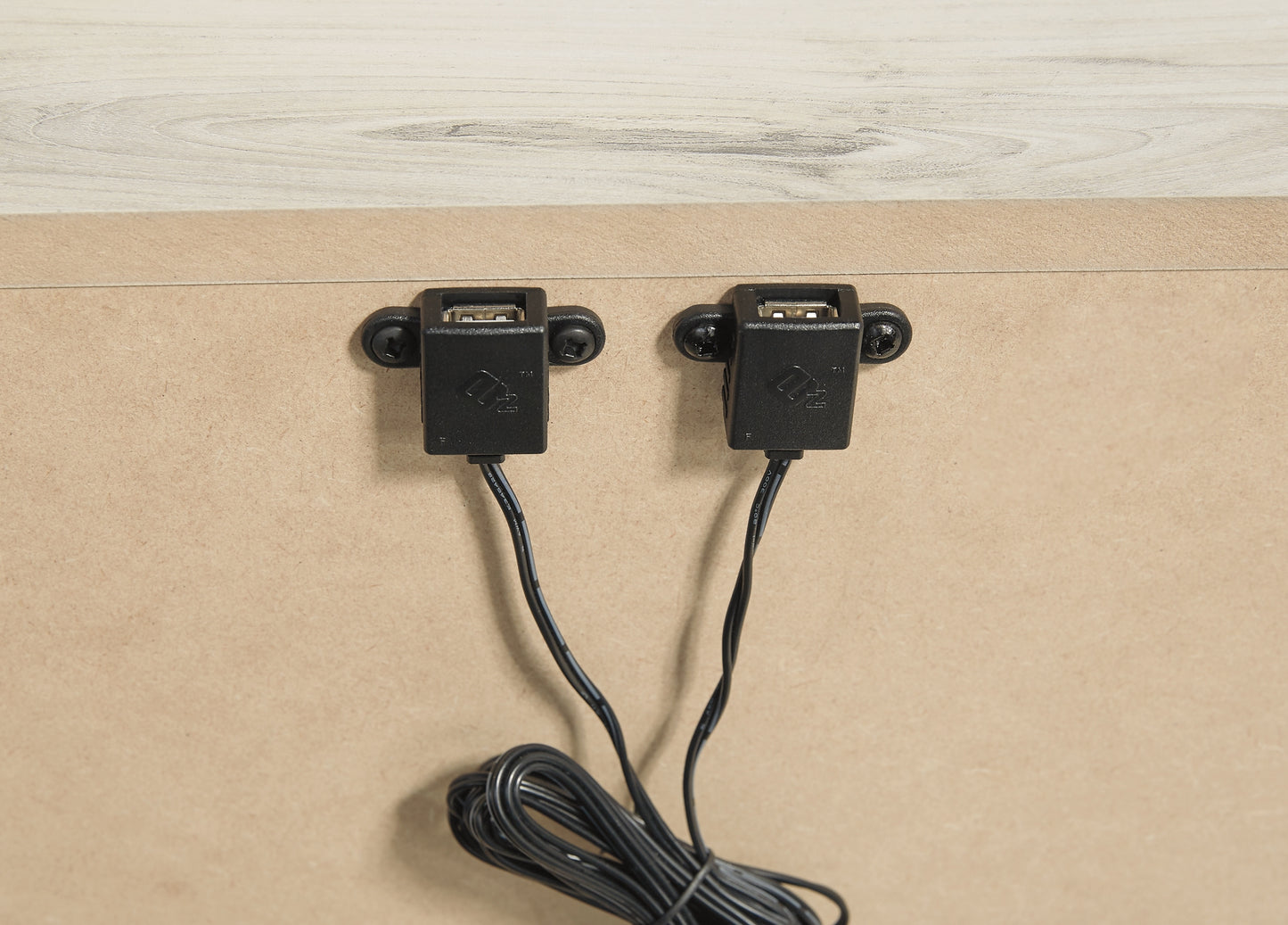 Cama doble Cambeck con paneles, cómoda con espejo y mesita de noche