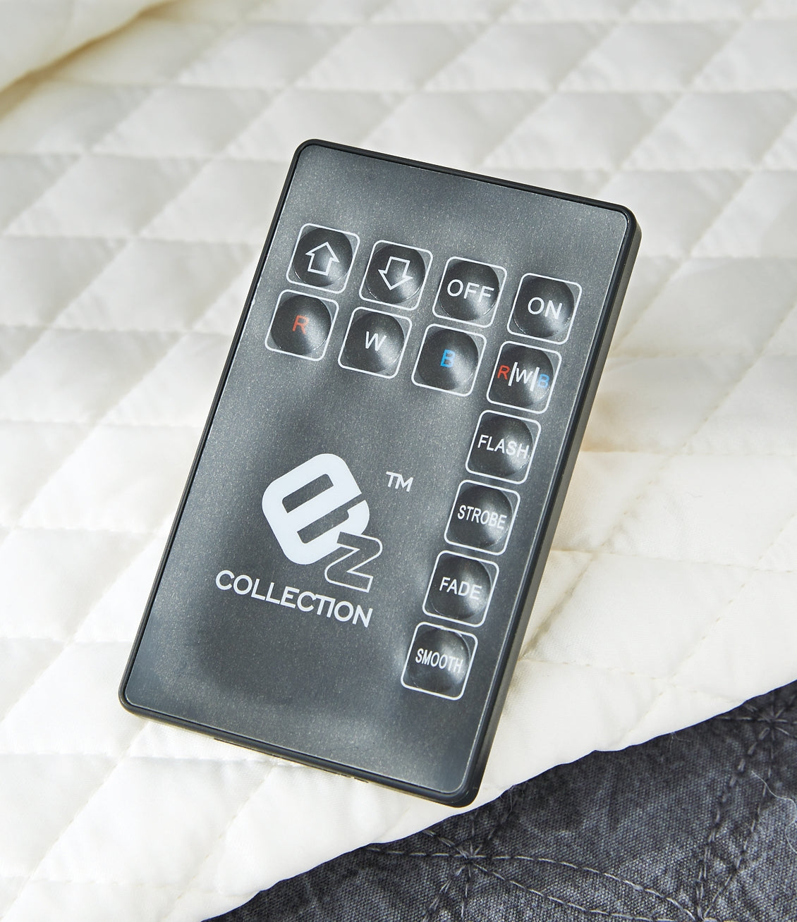 Cama Lodanna con paneles completos y tocador con espejo