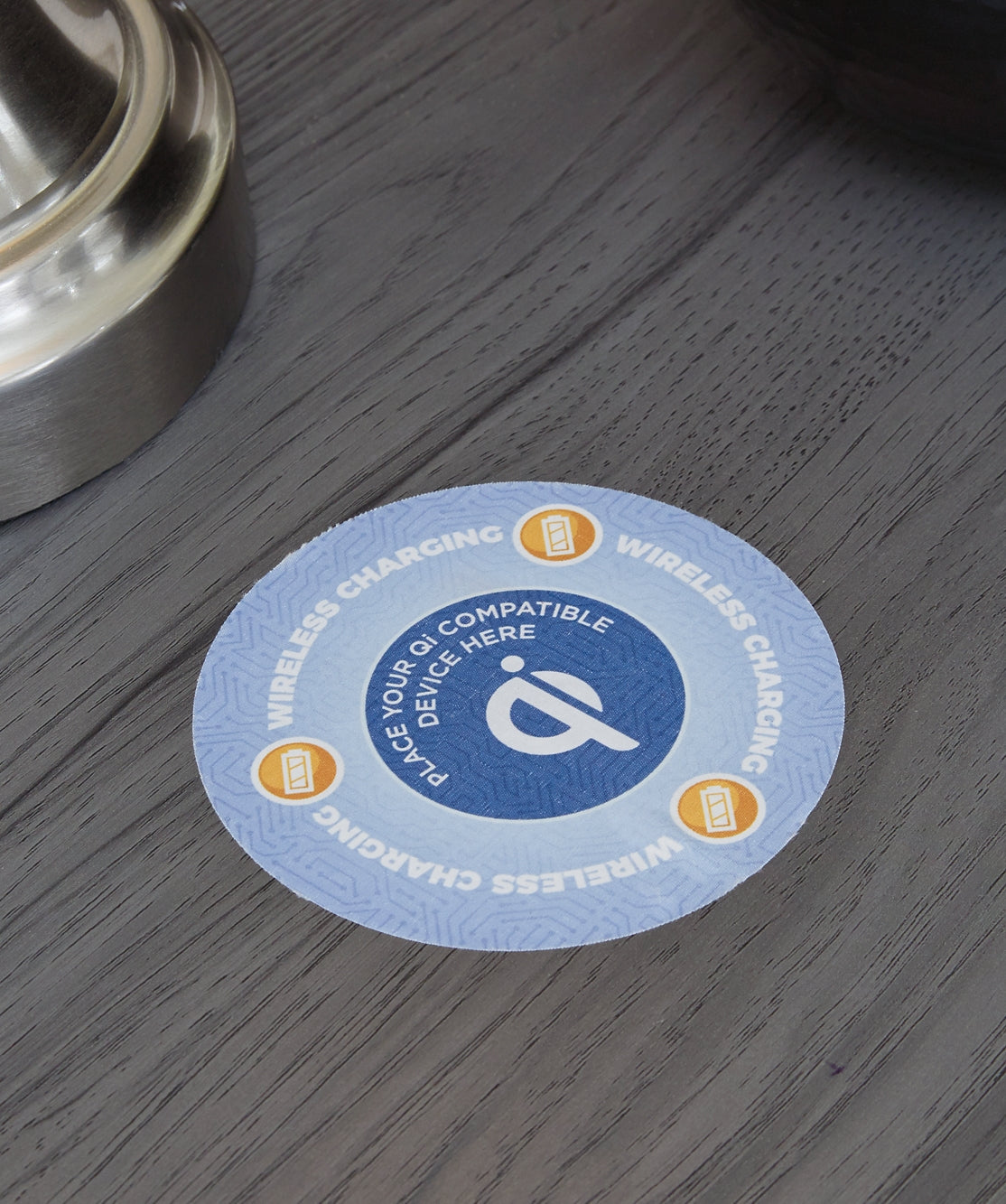 Cama Lodanna con dos cajones, cómoda con espejo y mesita de noche