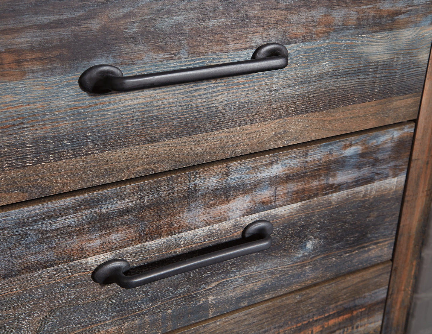 Cama doble con paneles Drystan y tocador con espejo