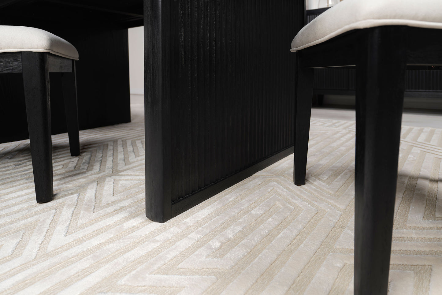 Mesa de comedor Brookmead de 100 pulgadas con hojas extensibles, color negro