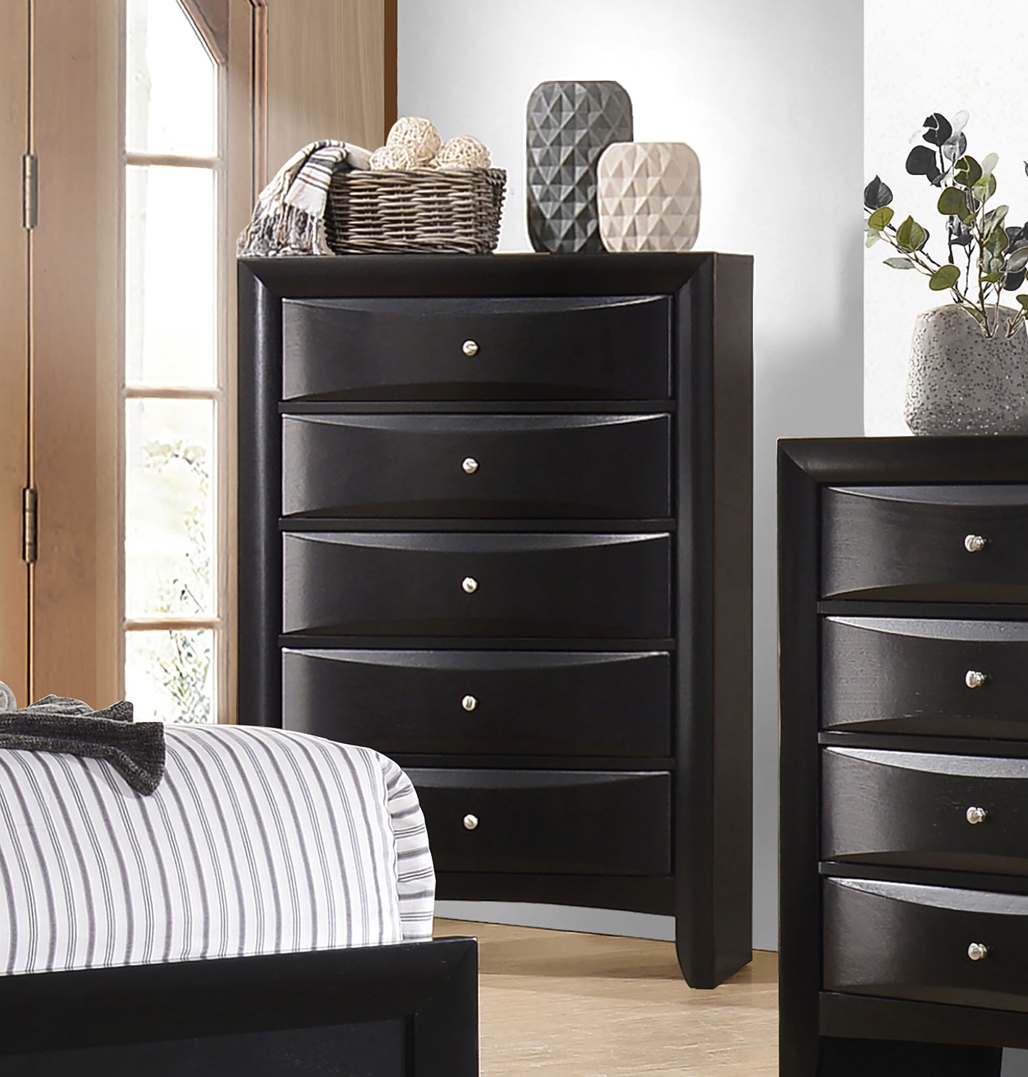 Cómoda de dormitorio Briana de 5 cajones, color negro