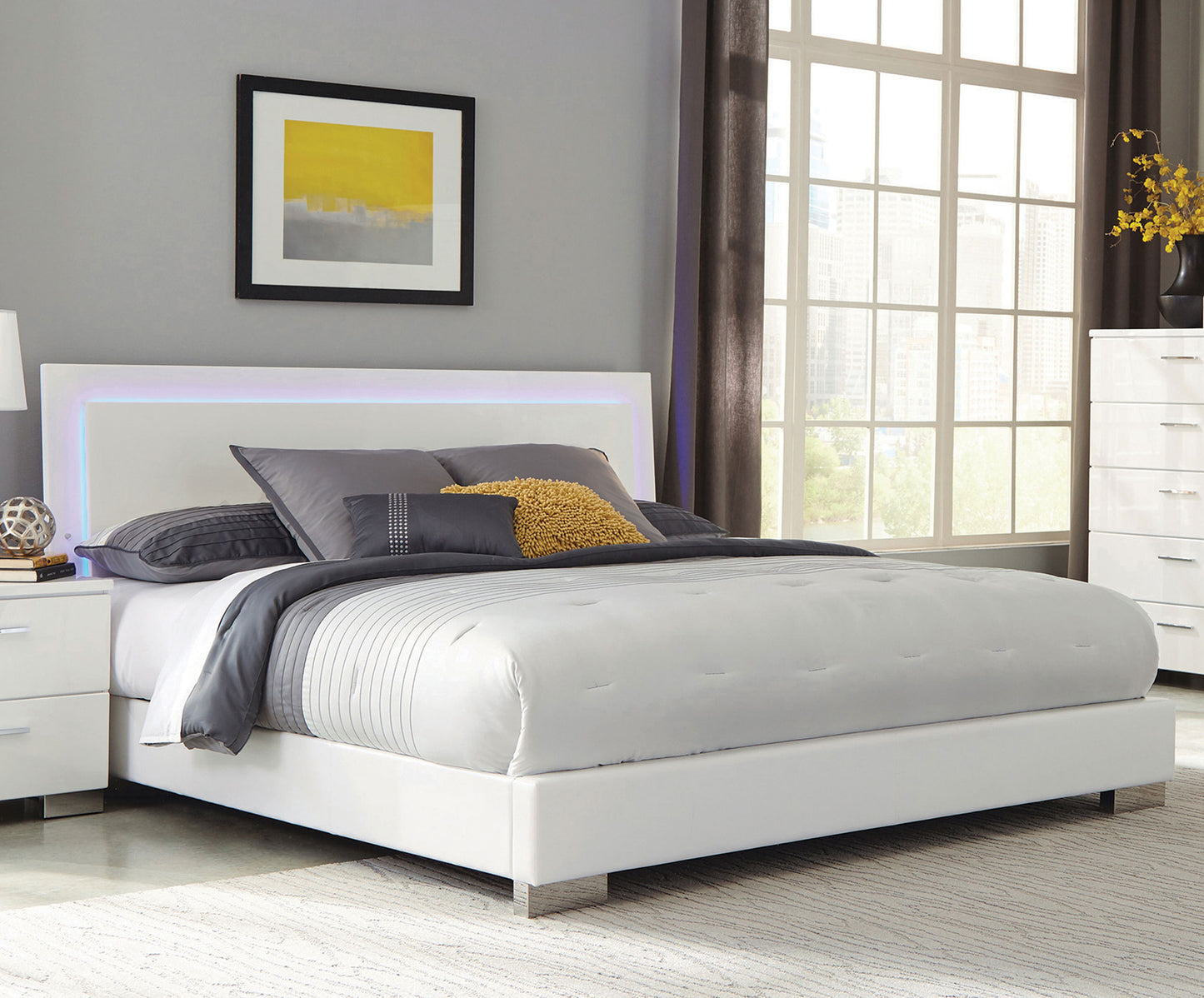 Cama con panel LED Felicity Wood Eastern King, color blanco brillante