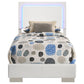 Cama individual con panel LED Felicity Wood en blanco de alto brillo