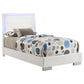 Cama individual con panel LED Felicity Wood en blanco de alto brillo