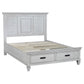 Juego de dormitorio Franco Eastern King de 4 piezas en blanco desgastado