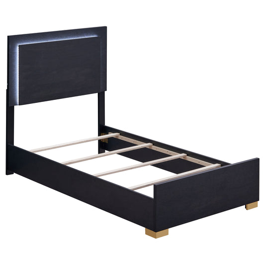 Cama doble Marceline Wood con paneles LED negros