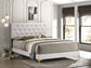 Cama tapizada Kendall Eastern King con paneles en blanco