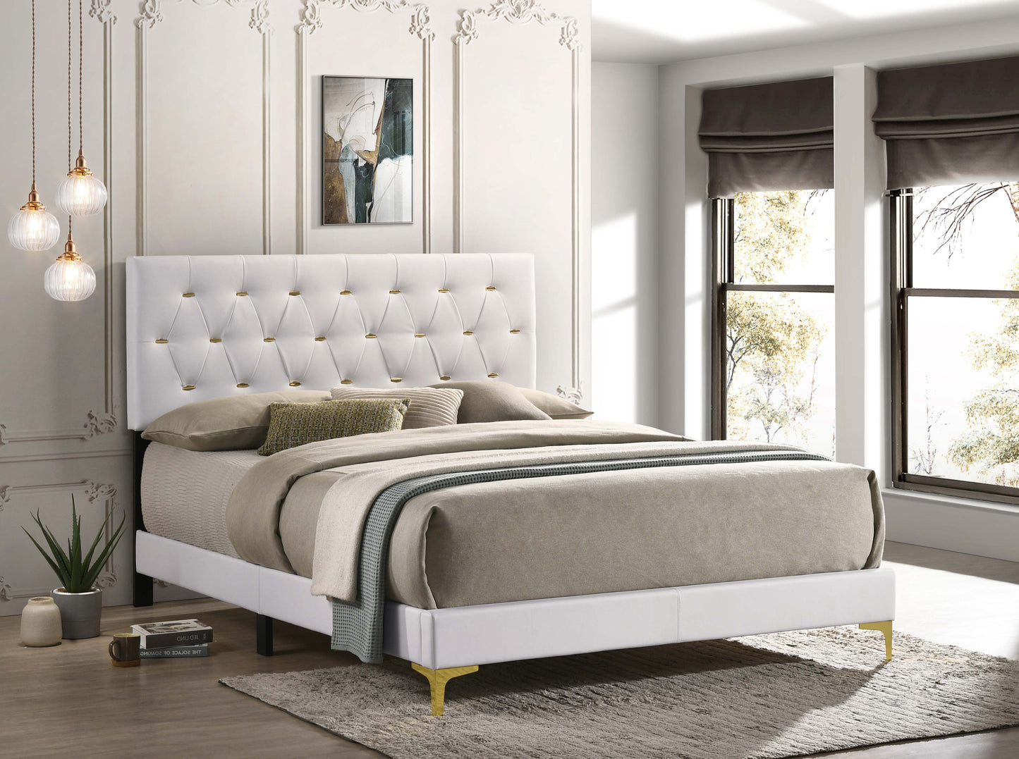 Cama tapizada Kendall California King con paneles en blanco