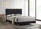 Cama tapizada Kendall California King con paneles en color negro