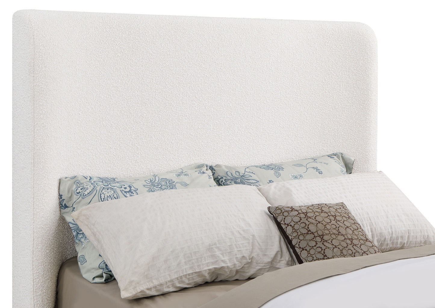 Cama King con cama tipo trineo tapizada Nala color crema