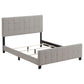 Cama tapizada Fairfield con paneles en color beige