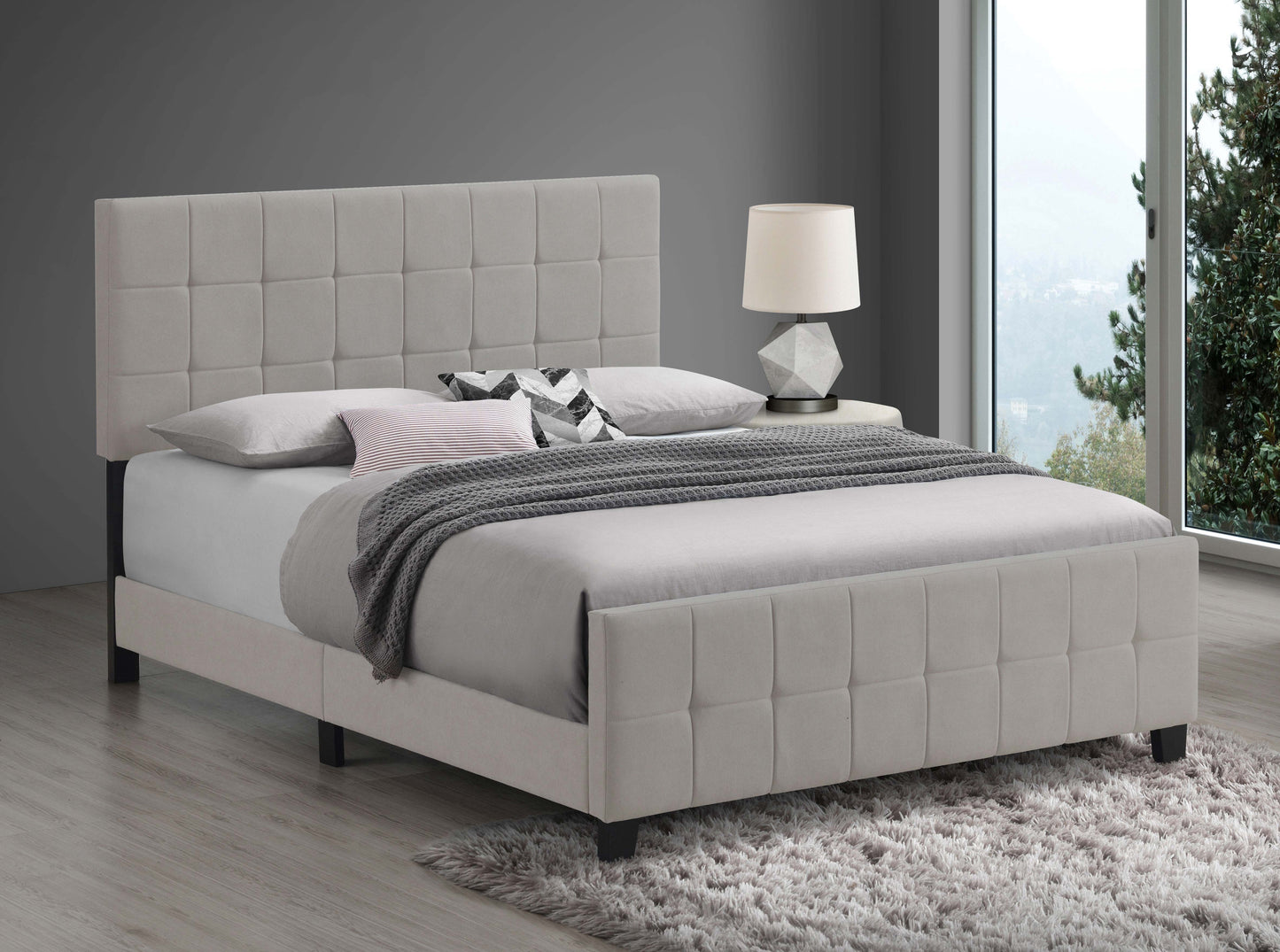 Cama tapizada Fairfield con paneles en color beige