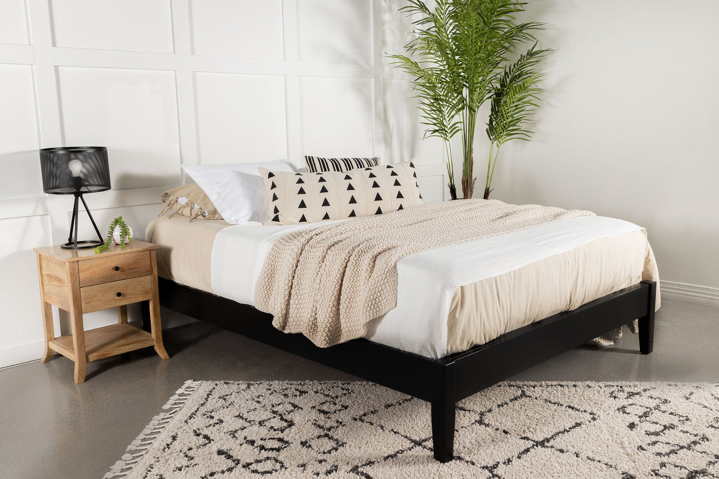 Cama Queen con plataforma universal Hounslow, color negro