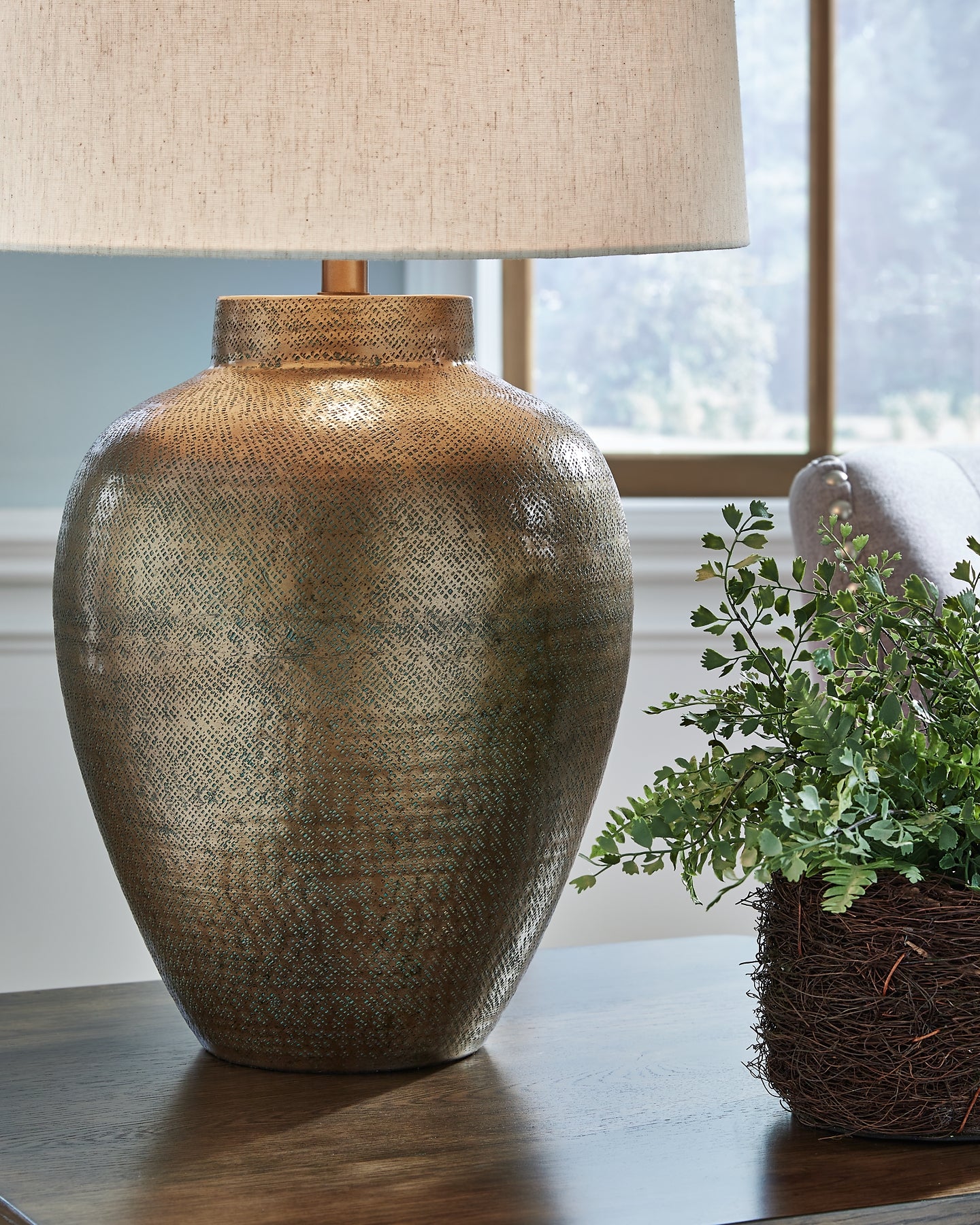 Lámpara de mesa de metal Madney (1 unidad)