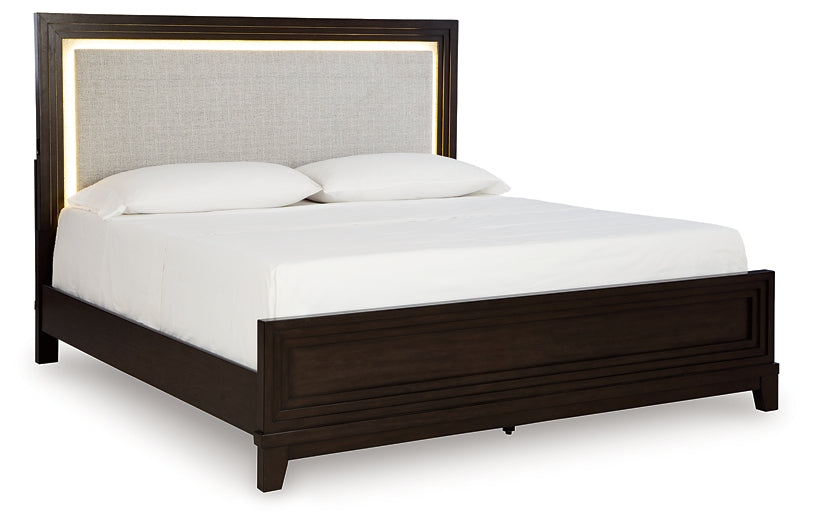 Cama King Neymorton con paneles tapizados