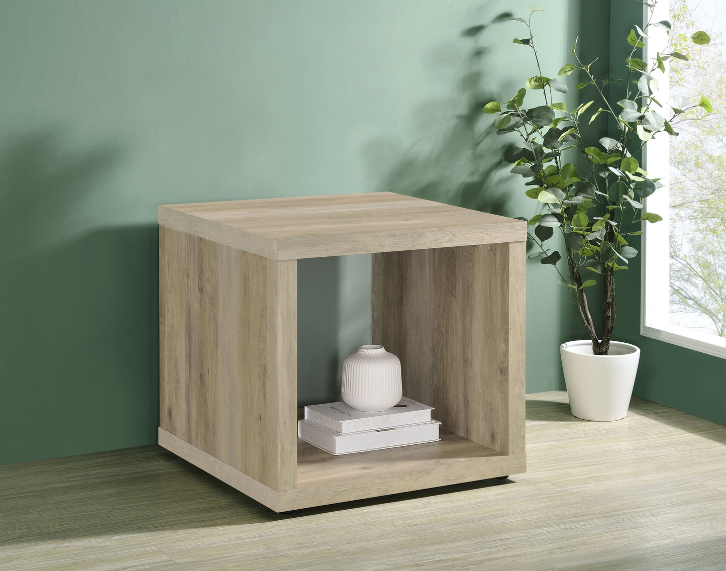 Mesa auxiliar Frisco cuadrada de madera de ingeniería, pino envejecido