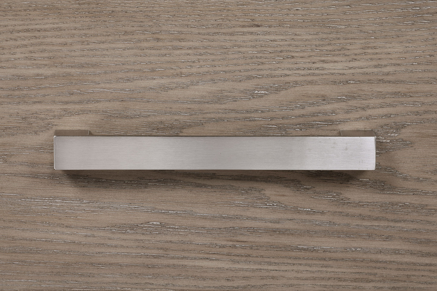 Cómoda Kenora de 6 cajones color marrón cebada