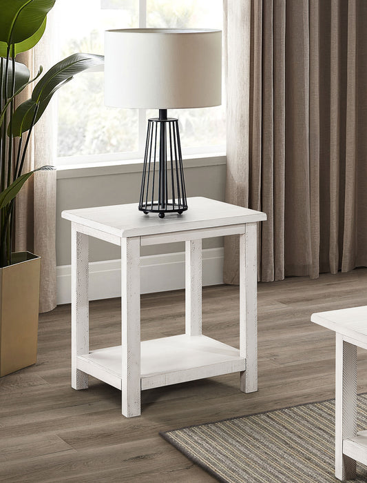 Mesa auxiliar de madera Payne con estante en blanco envejecido