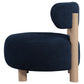 Silla decorativa Zonie Boucle con respaldo de barril tapizado en azul