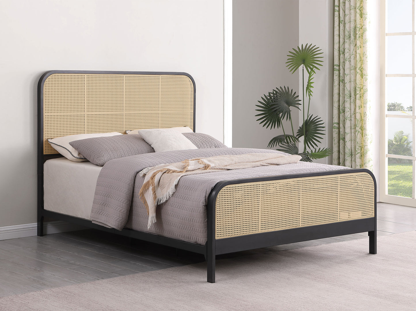 Cama Queen de metal con estructura de caña abierta Lanewood, color negro