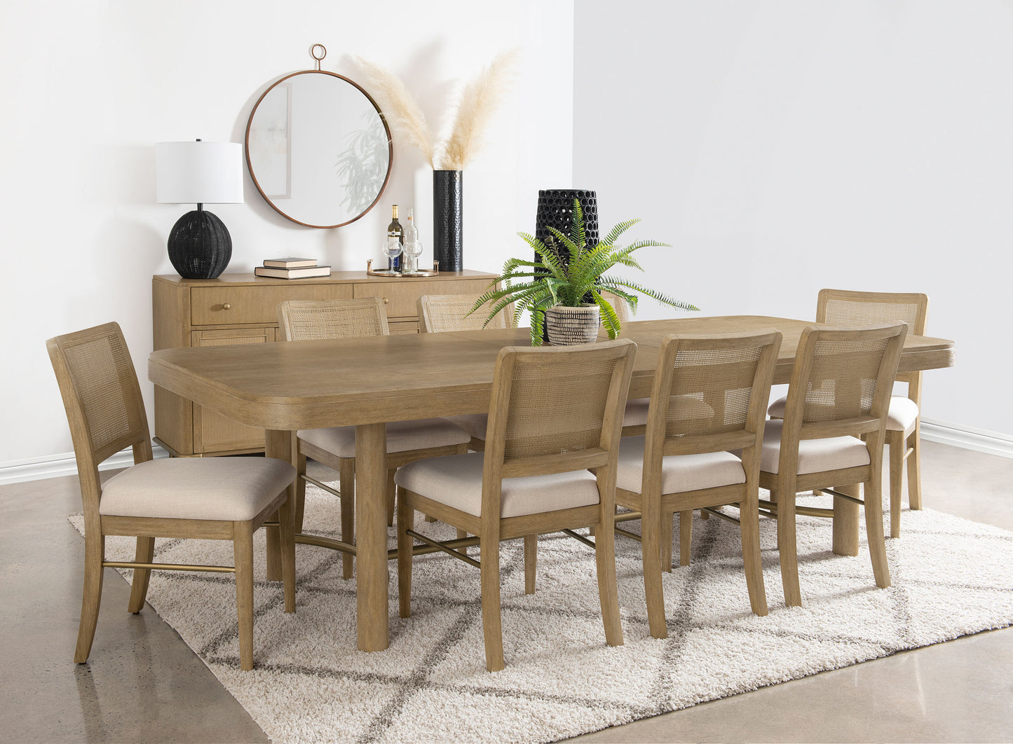 Mesa de comedor extensible Arini de 104 pulgadas con acabado en tono arena