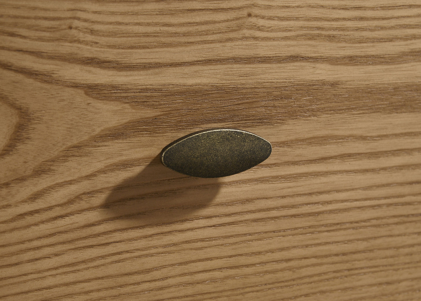 Cómoda de dormitorio Robyn de 6 cajones y espejo con luz de fresno