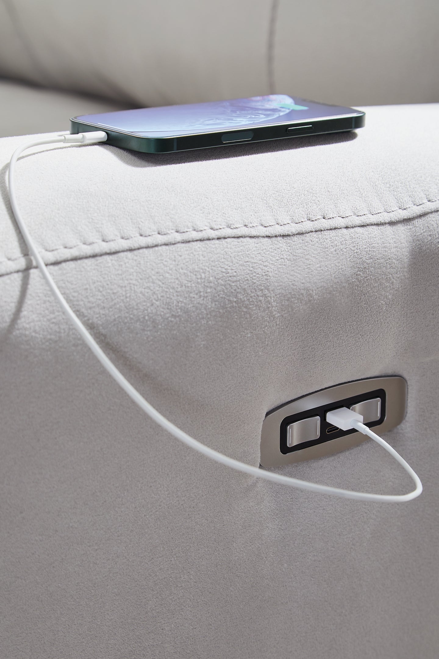 Sillón reclinable eléctrico Social Pointe con reposacabezas ajustable