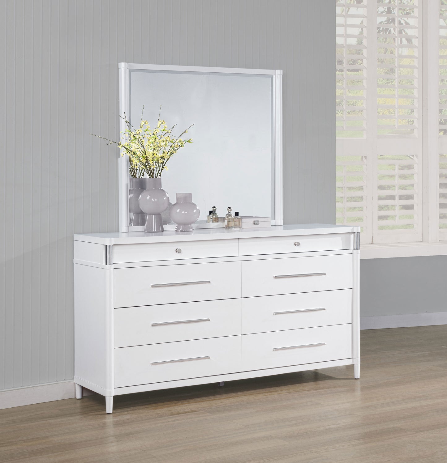 Gracemont 8-drawer Bedroom Dresser with Mirror White