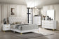 Cama tapizada Kendall Eastern King con paneles en blanco