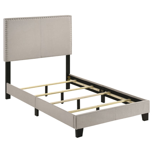 Cama Boyd tapizada con dos paneles, color marfil