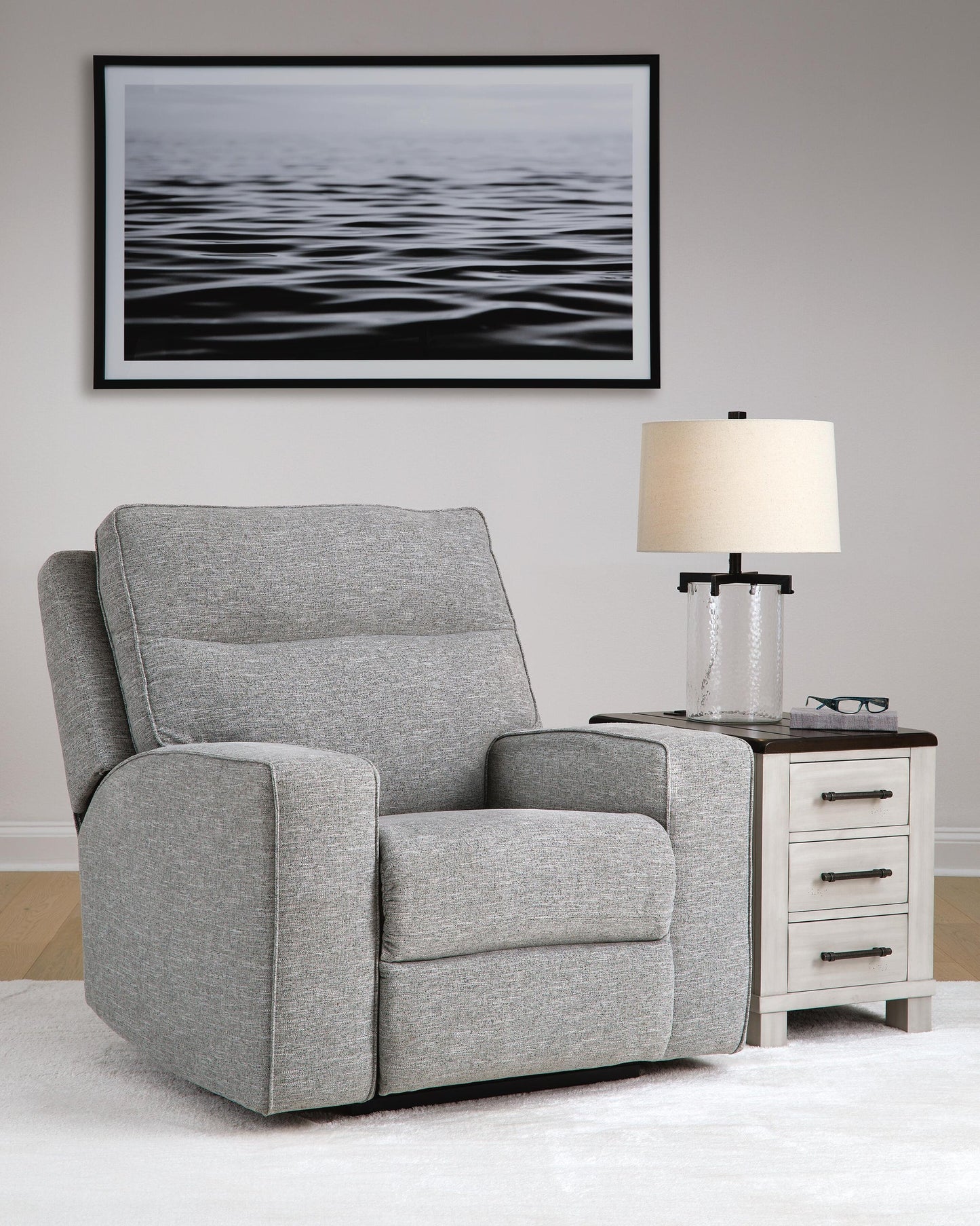 Sillón reclinable eléctrico Biscoe con reposacabezas ajustable