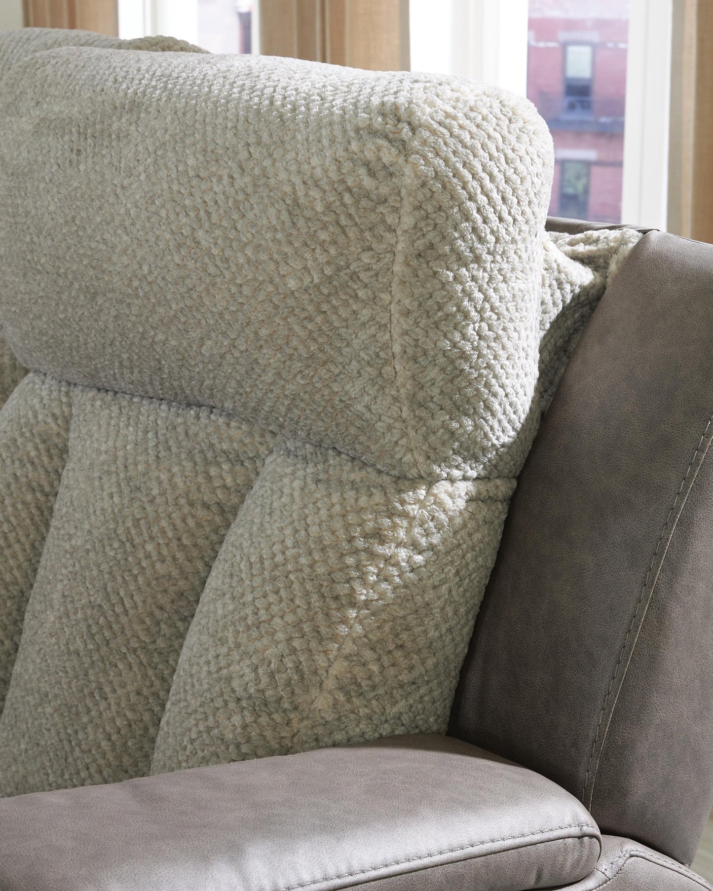 Loveseat WhipLash PWR REC/CON/ADJ HDRST