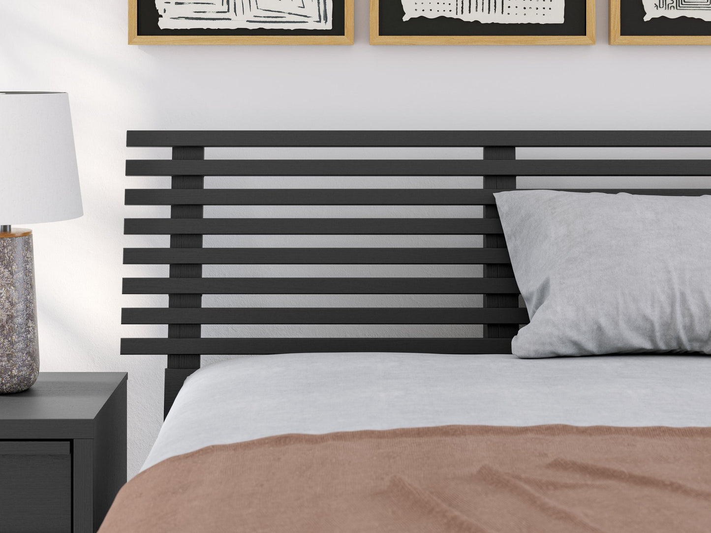 Cama con paneles de láminas Danziar