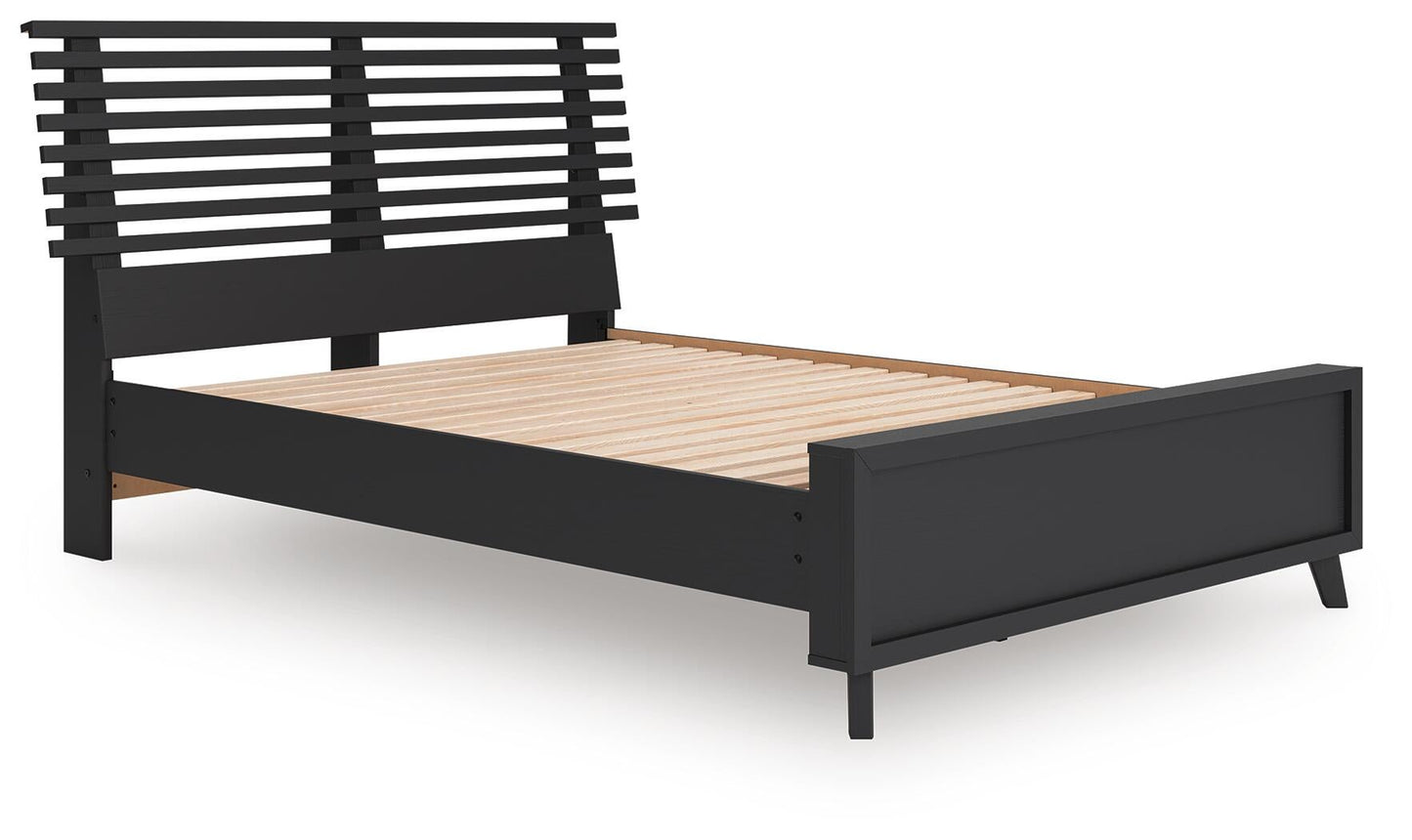 Cama con paneles de láminas Danziar