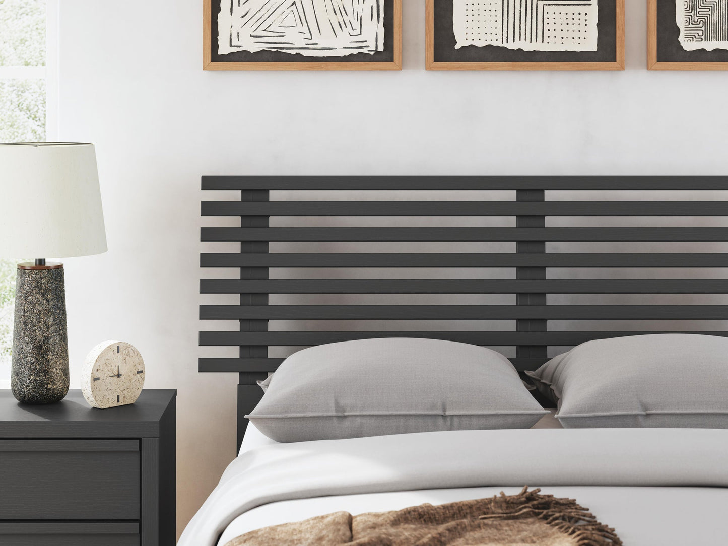 Cama con paneles de láminas Danziar