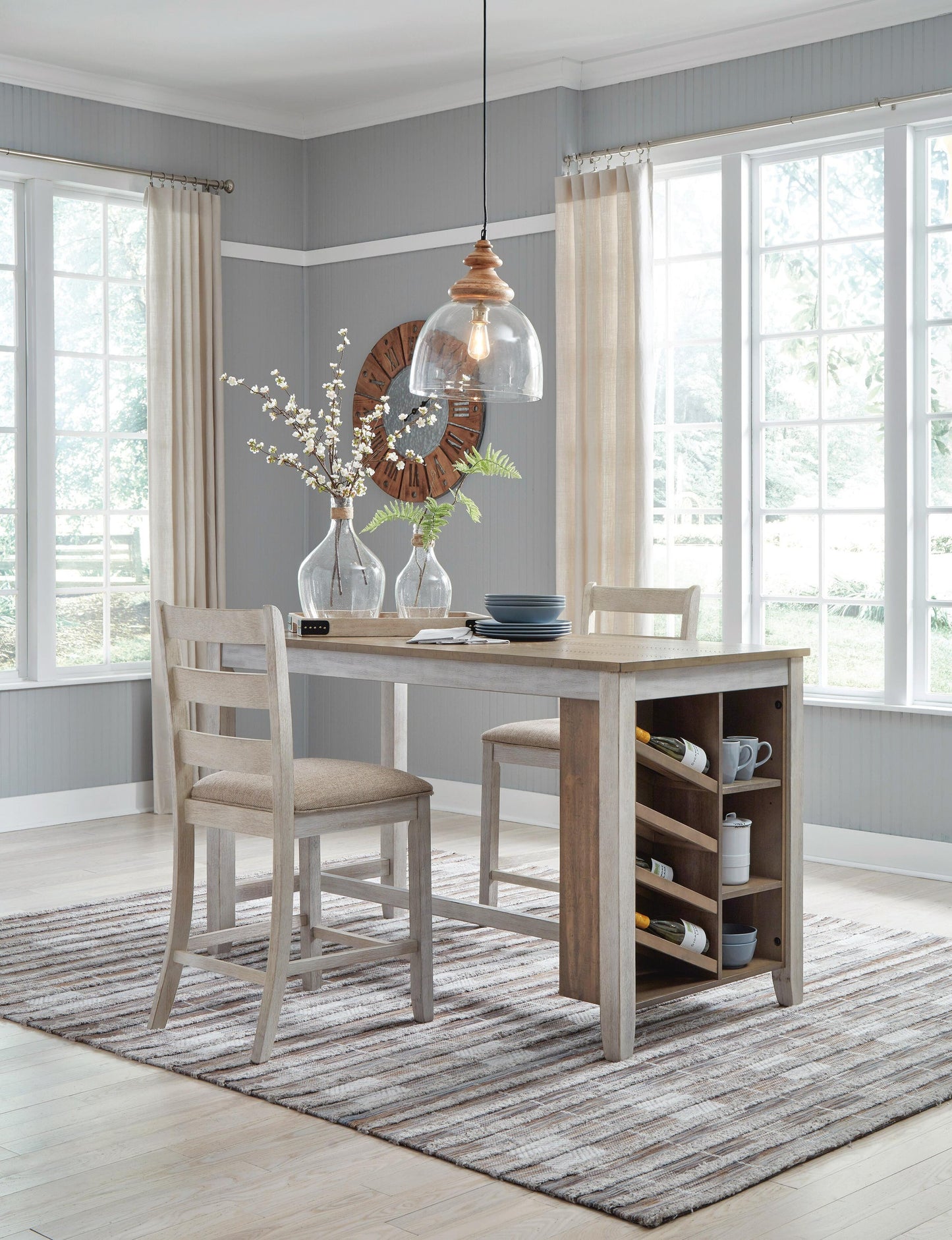 Mesa de comedor Skempton de altura de mostrador y dos taburetes