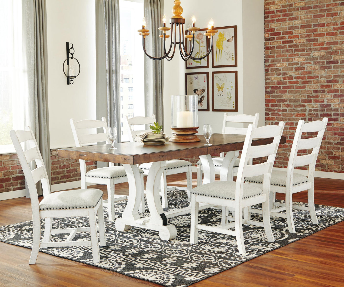 Mesa de comedor Valebeck y 6 sillas
