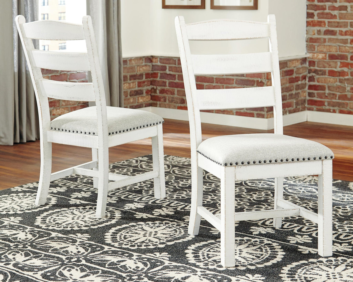 Mesa de comedor Valebeck y 6 sillas