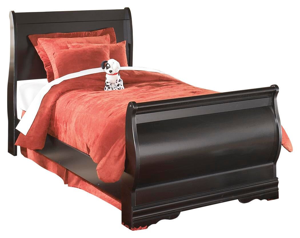 Cama de tres plazas Huey Vineyard con tocador con espejo, cómoda y mesita de noche