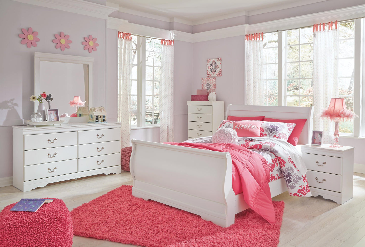 Cabecero de cama Anarasia con diseño de trineo, cómoda con espejo y mesita de noche