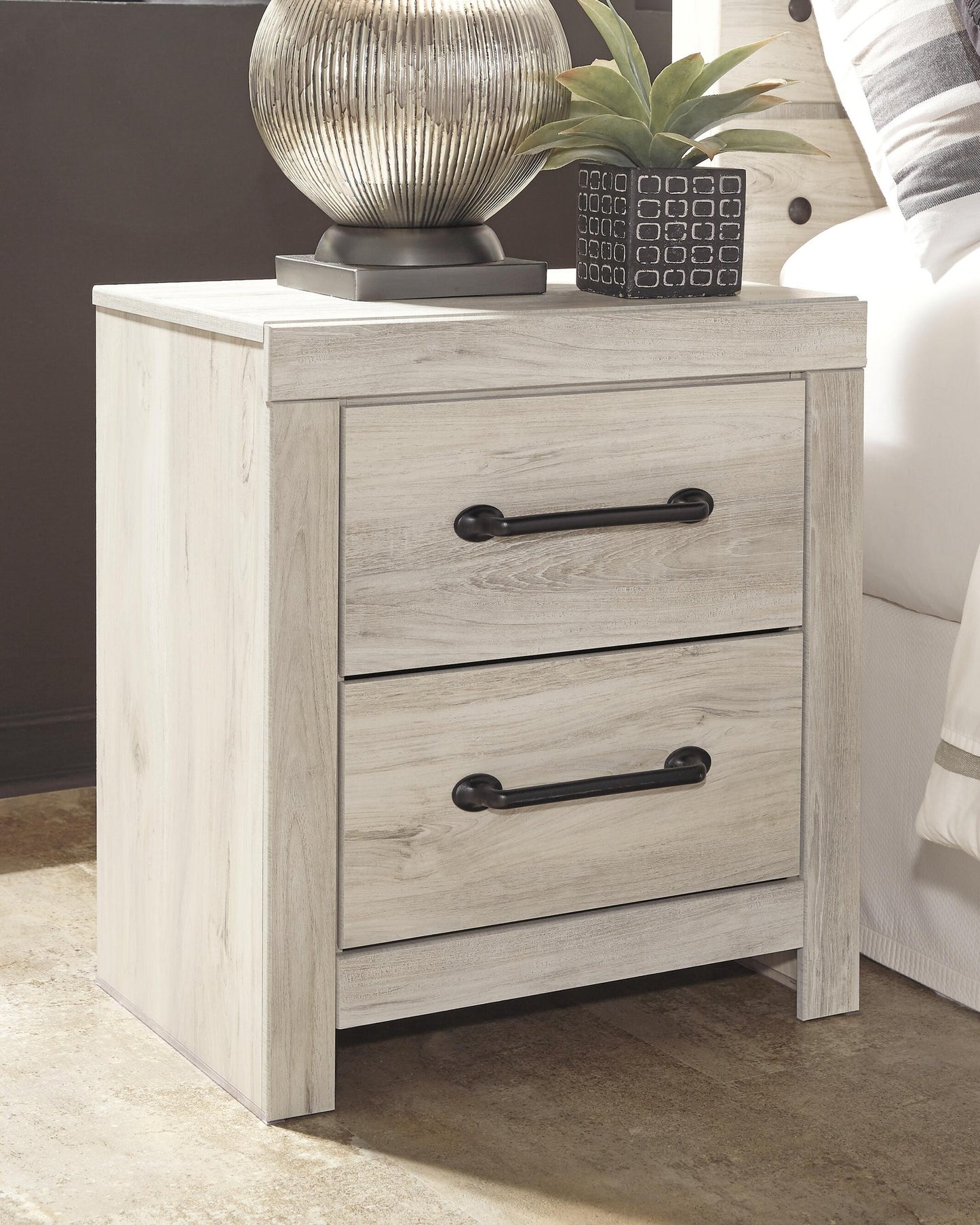 Cama doble Cambeck con paneles, cómoda con espejo y mesita de noche