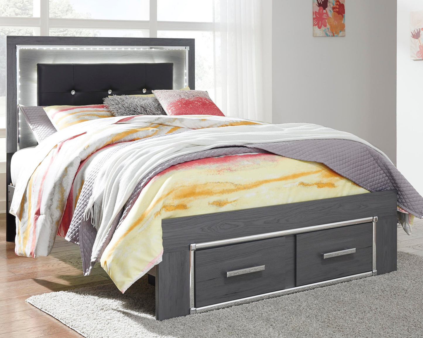 Cama Lodanna con dos cajones y tocador con espejo