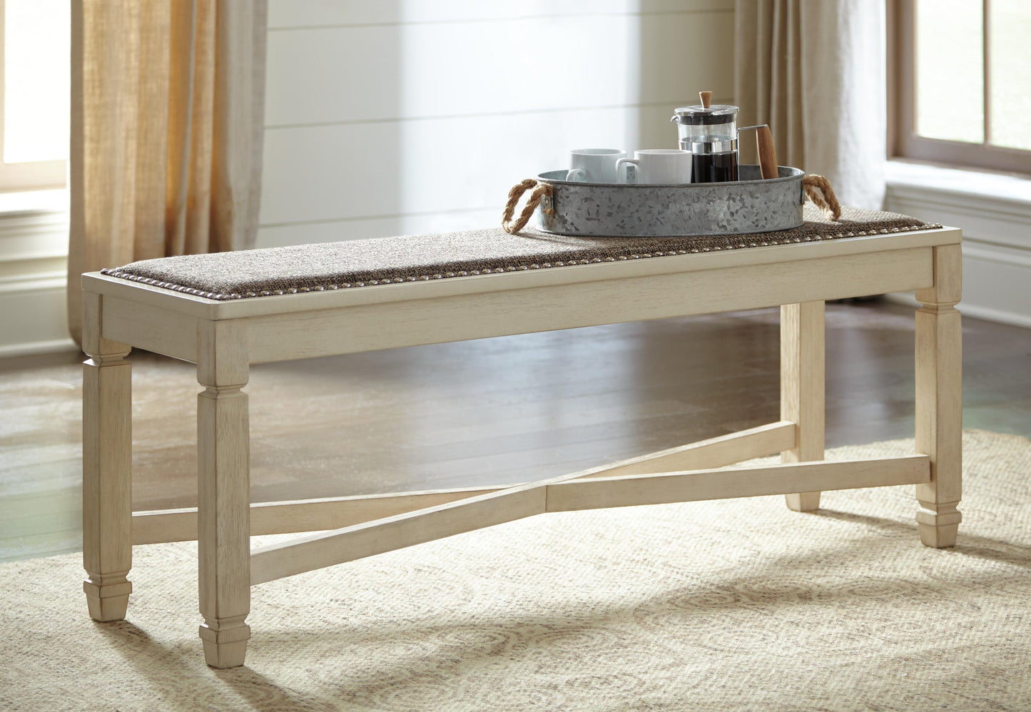 Mesa de comedor Bolanburg, 2 sillas y 2 bancos